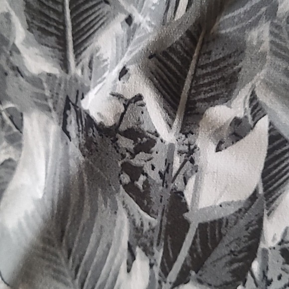 Andre Marc Scoop Black, Grey, and White Leaf‎ Pattern Blouse - Picture 3 of 4